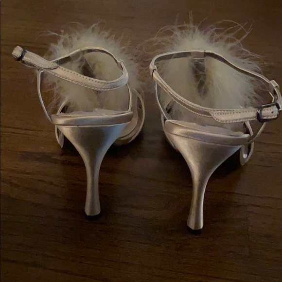 NWOT Nina Feather and Satin Beige Heels - Picture 2 of 3